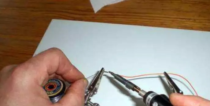 電機(jī)-電線的固定用膠